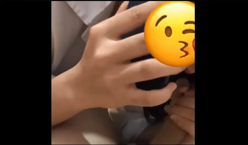 Má gọi điện thoại lúc con đang học nhóm